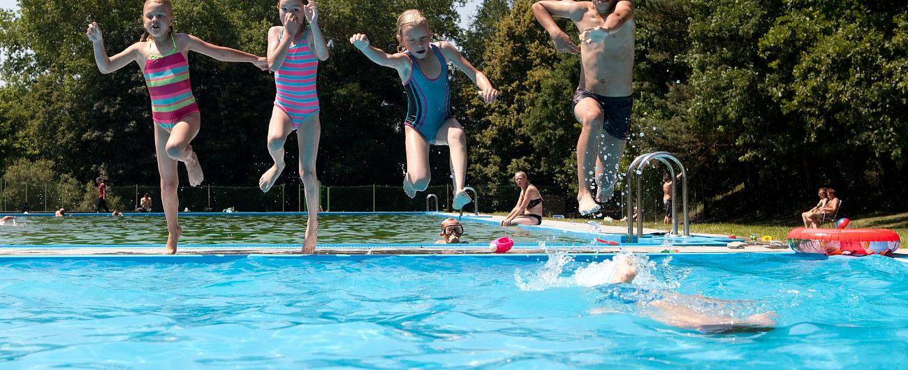 Swimmingpools und Aquaparks