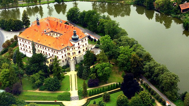 Lnáře Castle