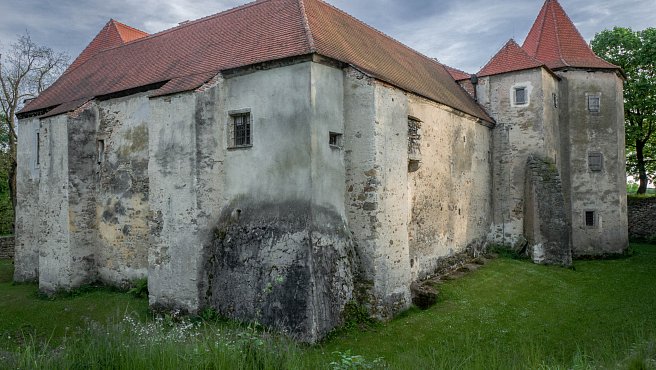 10. Tvrz Cuknštejn