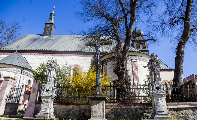 Franziskaner Kloster mit Kirche St. Katharina in Jindřichův