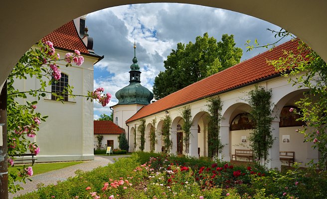 Poutní kostel Klokoty a kaple u Dobré Vody