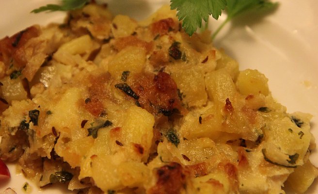 Cabbage with pork greaves