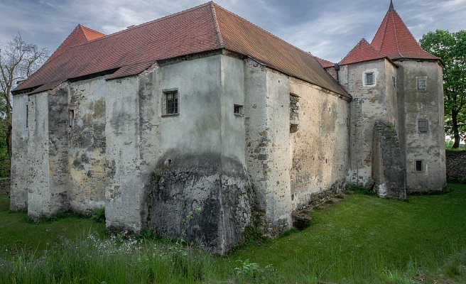 10. Tvrz Cuknštejn