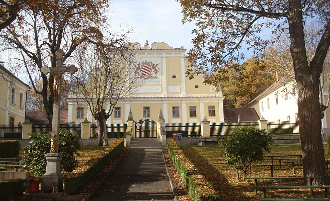 Kościół pielgrzymkowy i sanktuarium maryjne Lomec