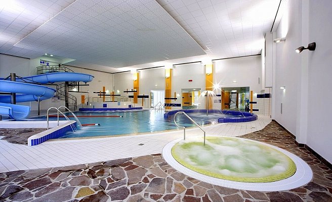 Indoor swimming pools and aquaparks