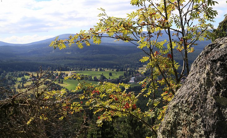 Um die Kapelle Stožec auf Felsen Stožec