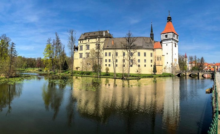 Orlík - Březnice - Blatná - Lnáře: zámky jako na "Loáře".