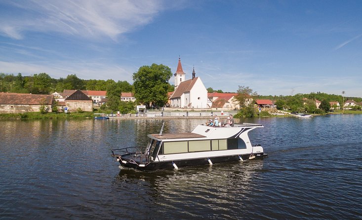 Weg entlang der Moldau