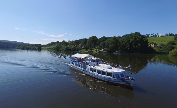 Weg entlang der Moldau