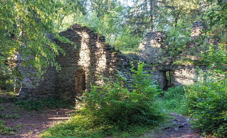 Z Hluboké na Karlův Hrádek