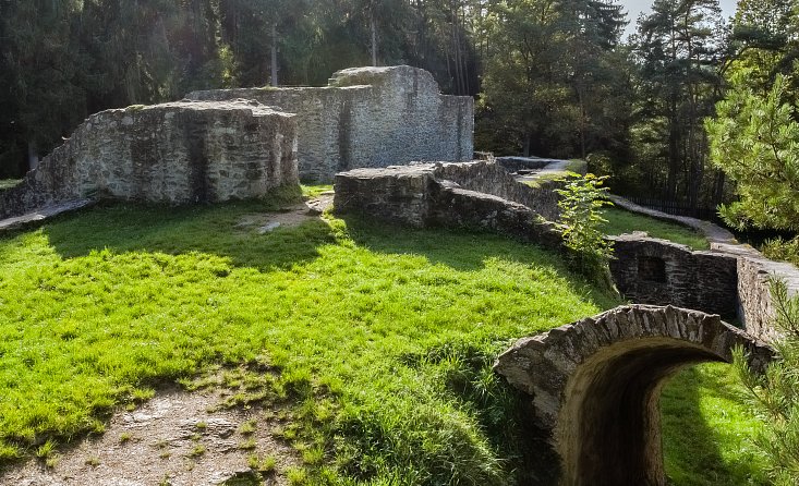 Ruine der Burg Kozí Hrádek (Ziegenburg) bei Tábor