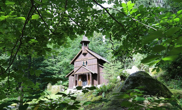 Desde la Capilla de Stožec hasta la Roca Stožecká skála