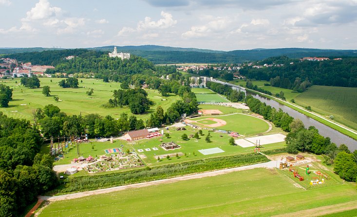 Weg entlang der Moldau