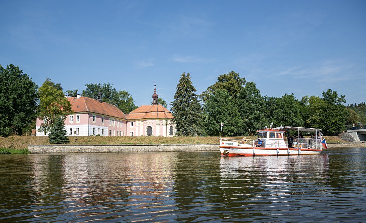 Weg entlang der Moldau